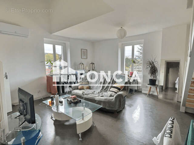 Appartement à LE CHAMBON-FEUGEROLLES