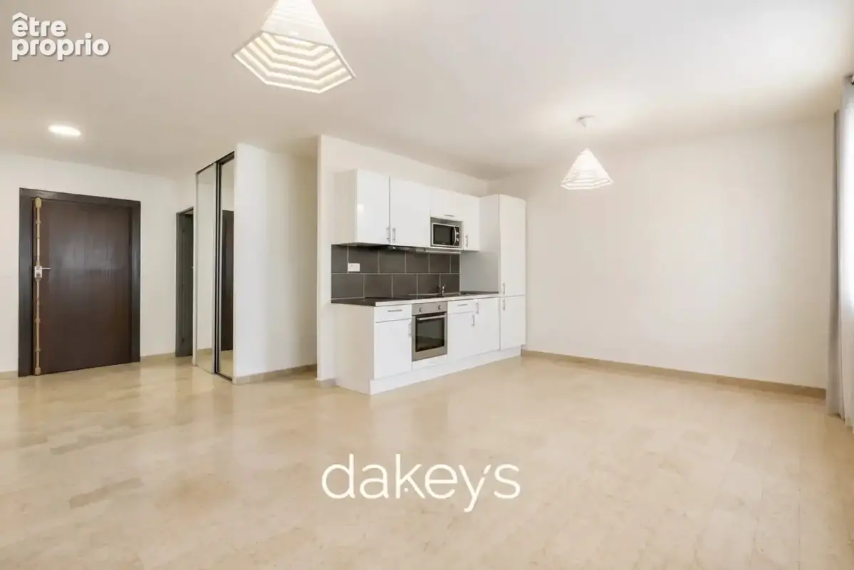 T4 lumineux - Saint Victor 80m2 + cour commune - photo 2