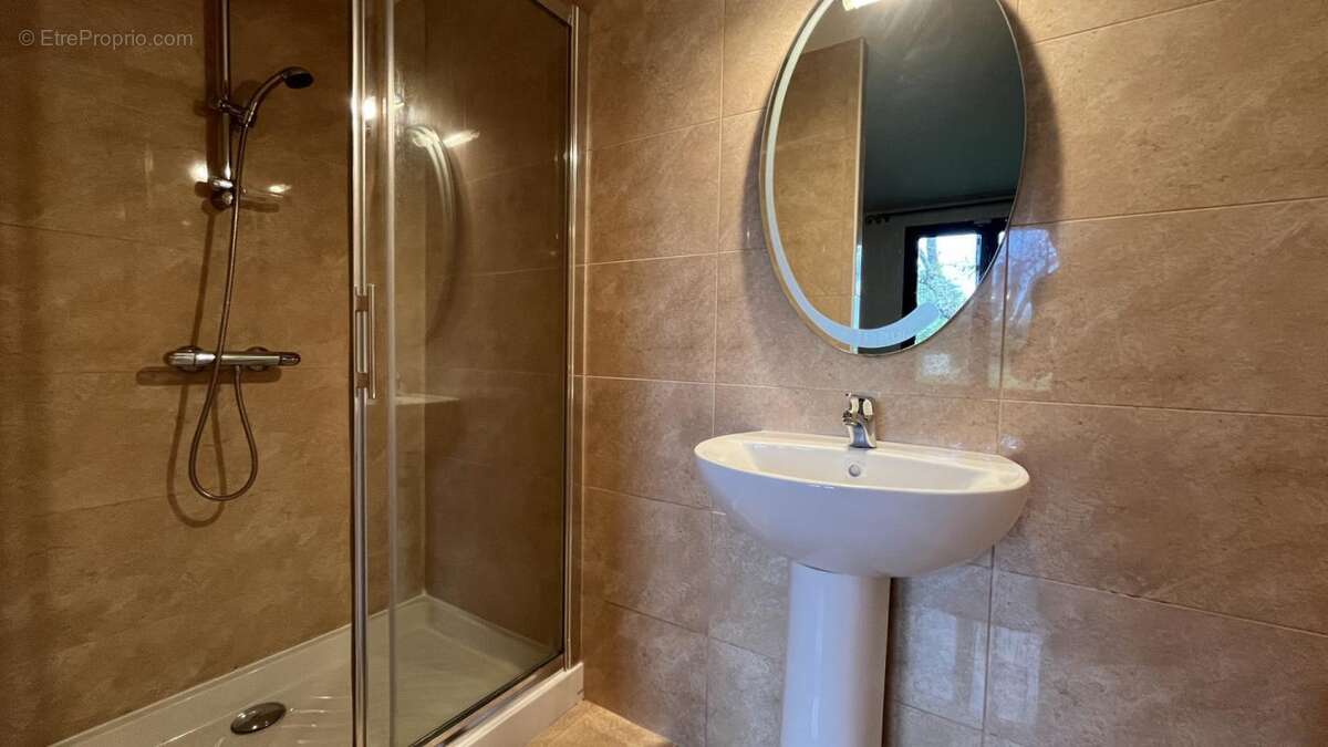 Maison sur 6 132 m² de terrain - photo 11