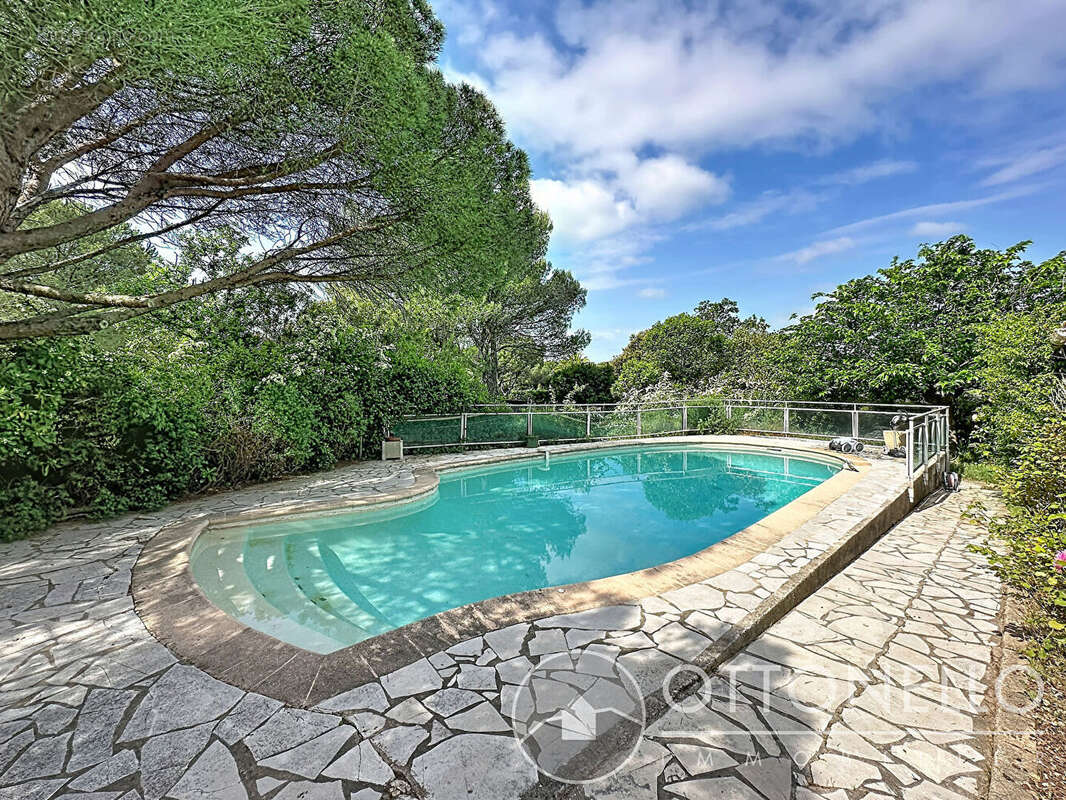 Maison à ROQUEBRUNE-SUR-ARGENS