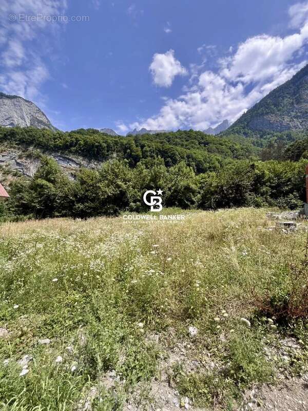 Terrain constructible, 594m² - Magland secteur Oex - photo 3