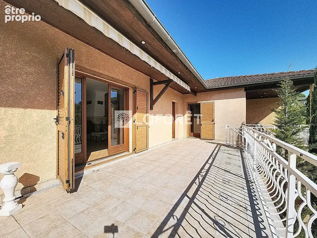 Maison familiale avec piscine, beaux volumes et espace indépendant - photo 7