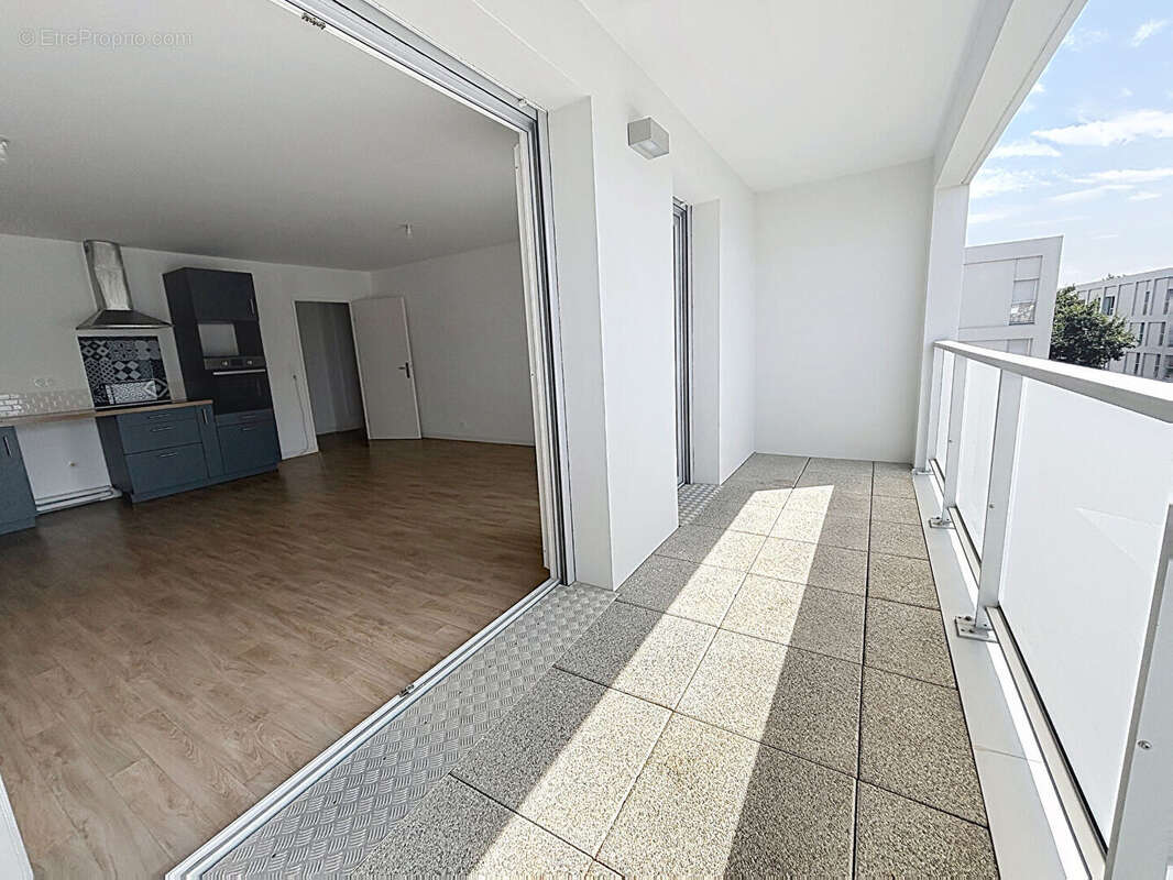 4 pièces récent - terrasse - cave - balcon - parking - à vendre - La Courrouze - photo 4