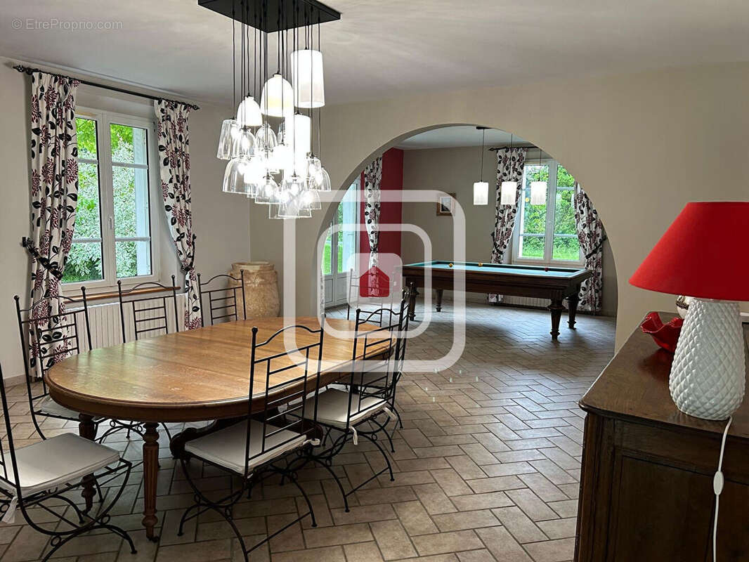 Maison t9 de 263m² avec piscine, garage, appentis et jardin de 15000m² - photo 4
