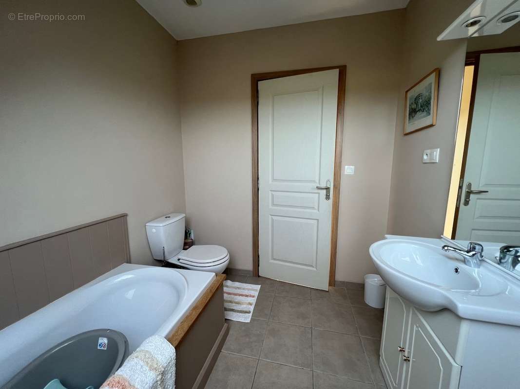 Jolie maison 6 pièces et 2500m2 au calme - photo 12