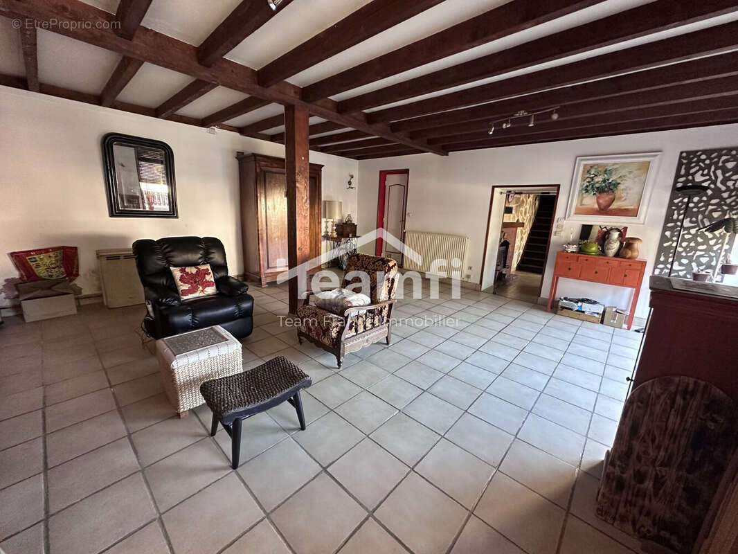 Maison 112 m² à Saint-Remy-Sur-Durolle  - photo 2