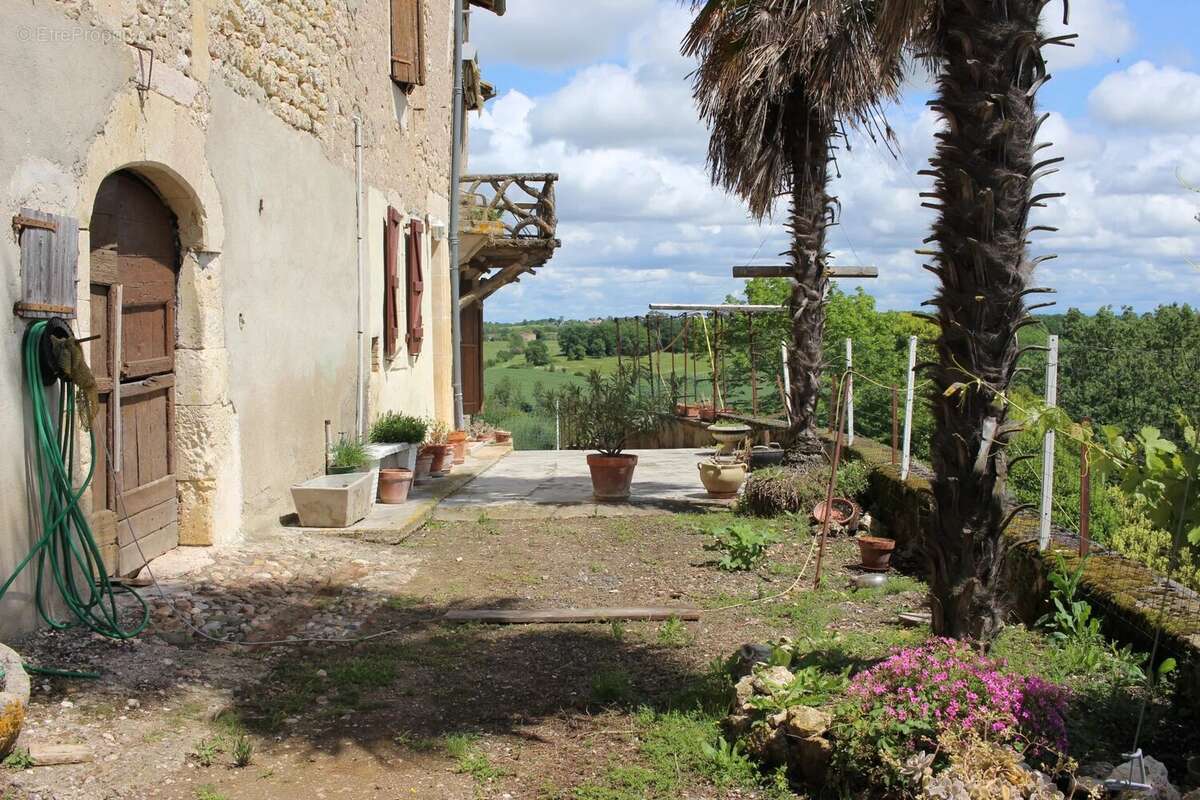 Maison à CAHUZAC-SUR-VERE