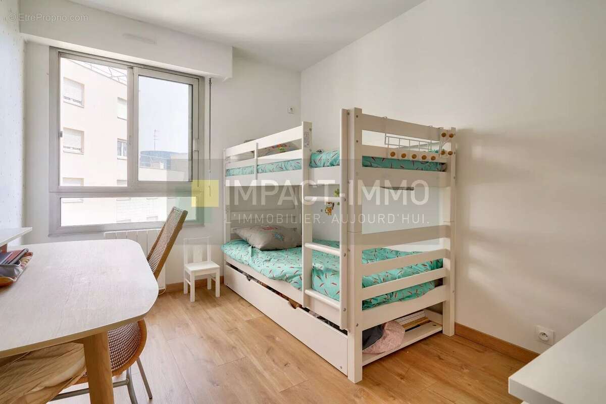 Appartement à COURBEVOIE