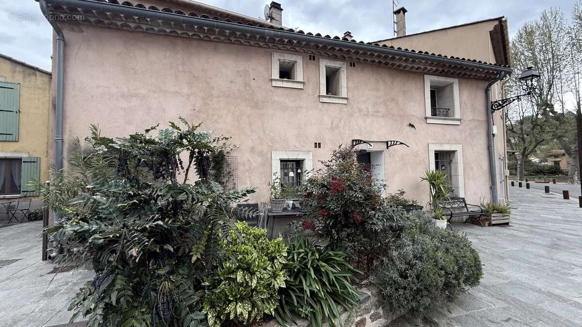 Appartement à COLLOBRIERES