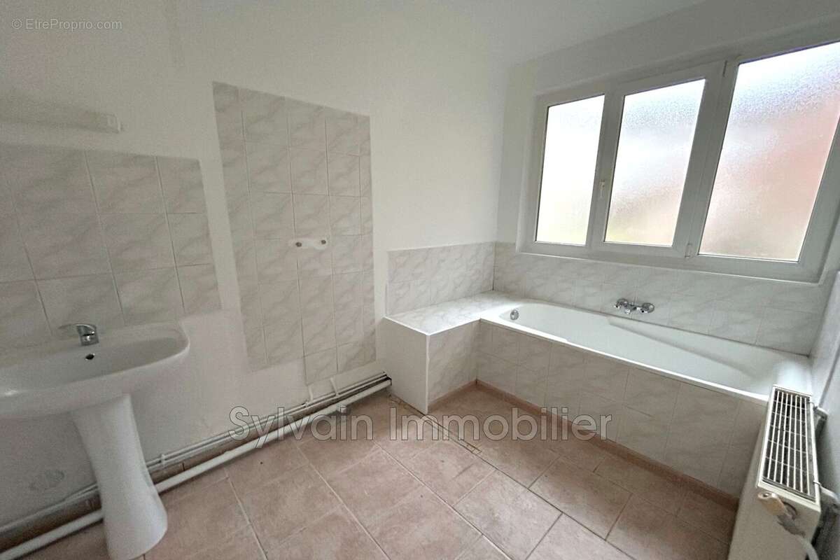 Maison 72 m² à Songeons  - photo 4