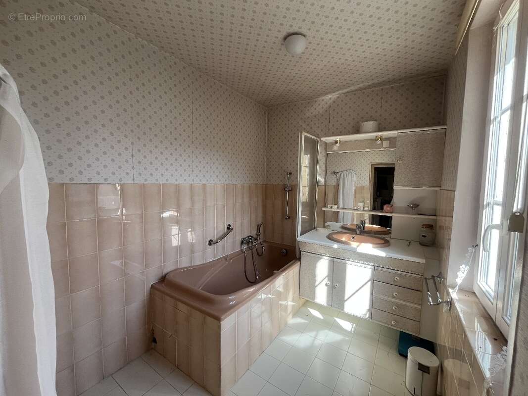 Maison à LONGUES-SUR-MER