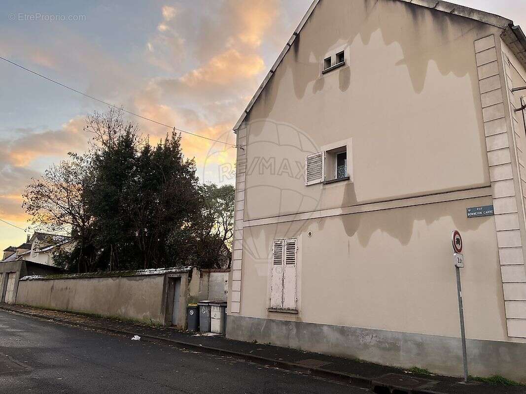 Autre à MONTEREAU-FAULT-YONNE