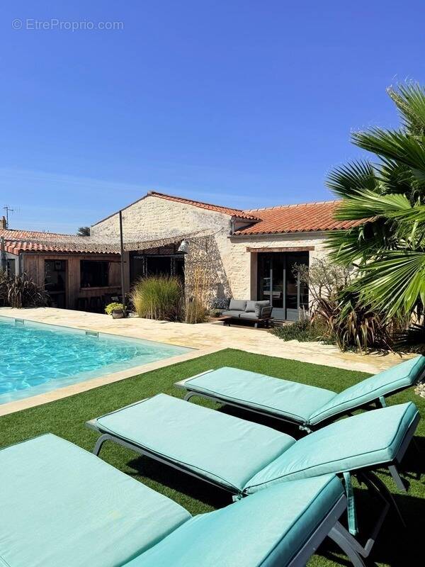 Maison à CROIX-CHAPEAU