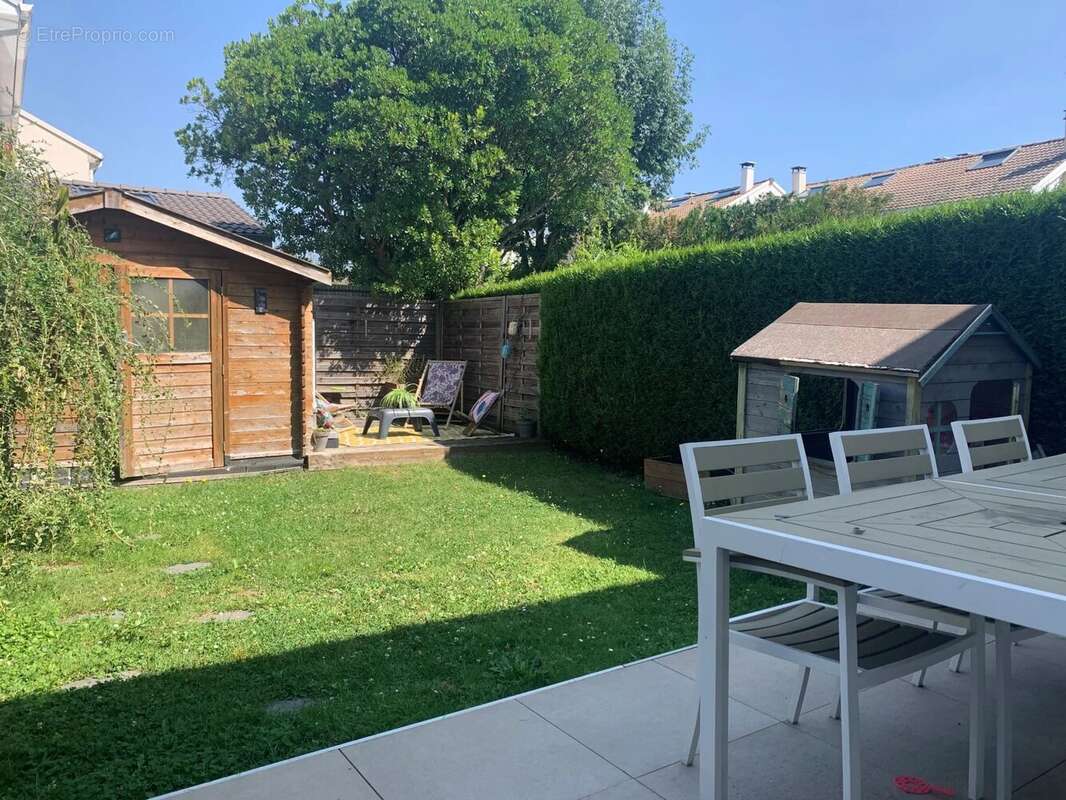 Maison à VOISINS-LE-BRETONNEUX