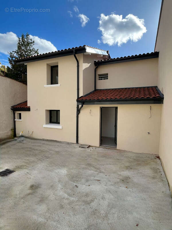 Maison à PONT-EVEQUE