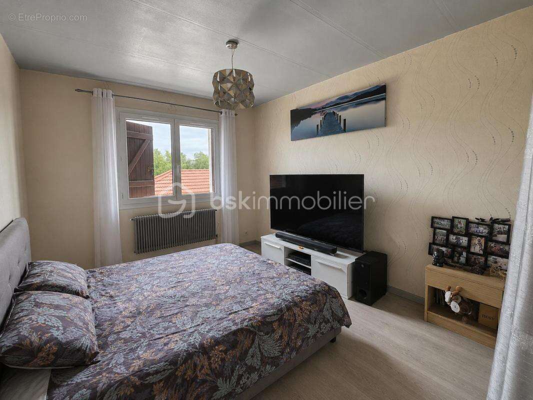 Maison 260 m² à Jablines  - photo 6