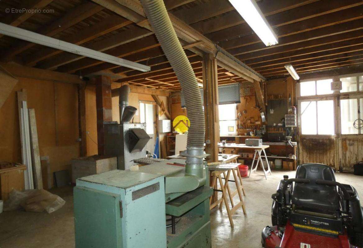 Commerce à AUBIGNY-SUR-NERE