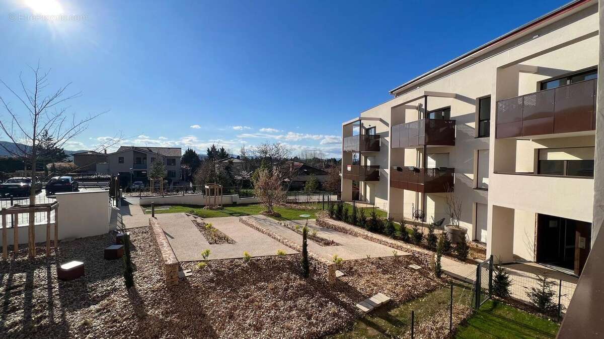 Photo 2 - Appartement à LA TOUR-DE-SALVAGNY