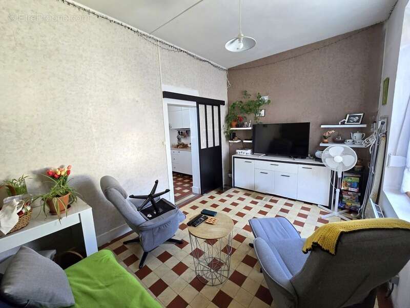 HIRSON (02) -  Vente maison avec 4 chambres , cour  et terrain - photo 4
