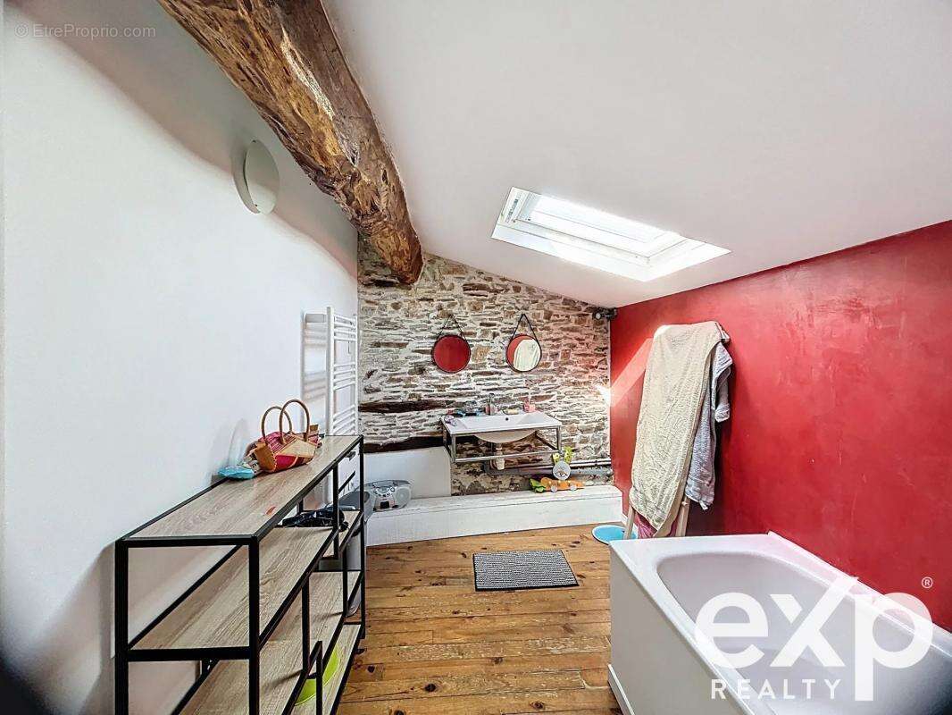 Maison à LA CHAPELLE-BASSE-MER