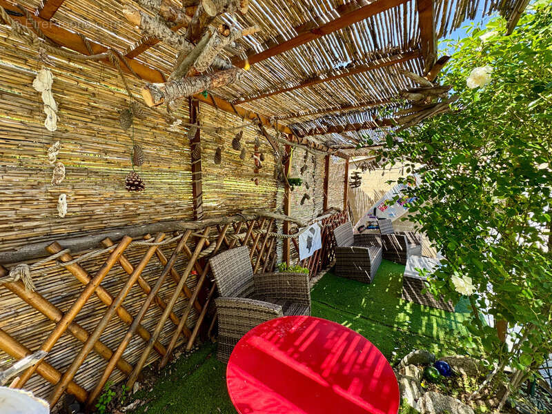 A vendre : Villa contemporaine de plain-pied avec piscine chauffée et vue montagne (Corse) - photo 17