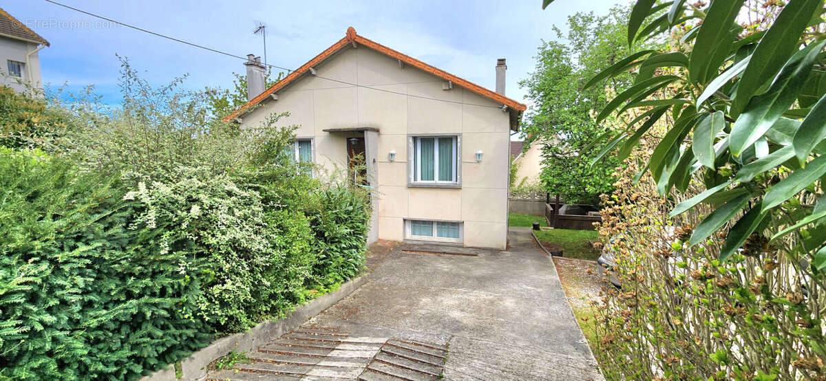 Maison à SAINT-GRATIEN