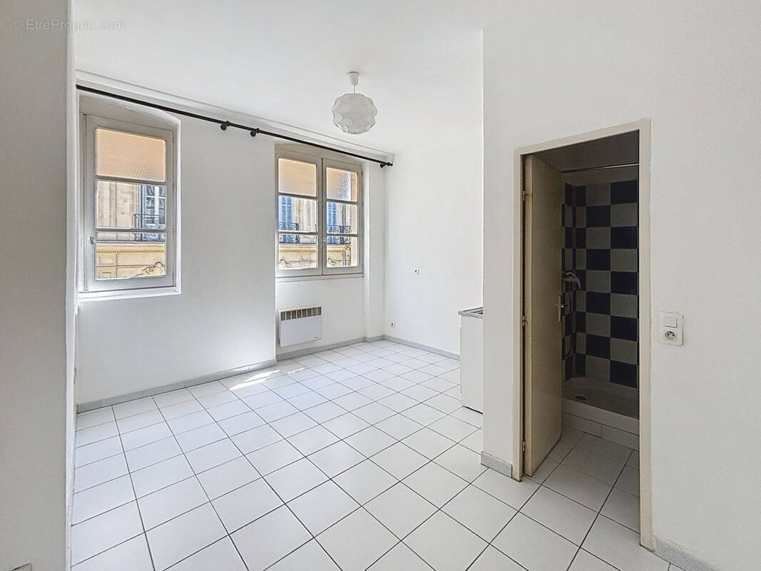 Appartement à MARSEILLE-1E