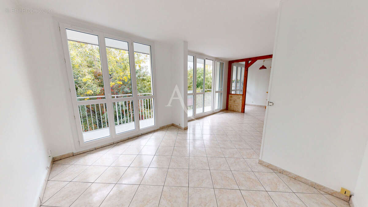 Appartement à CHILLY-MAZARIN