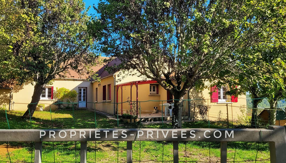 PLAZAC: BELLE VUE ET CALME! - Maison avec gîte attenant. 3/4 chambres. Dépendance. Terrain constructible , Prés et bois environ  - photo 2