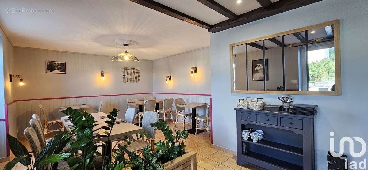 Photo 2 - Commerce à ROCHESERVIERE