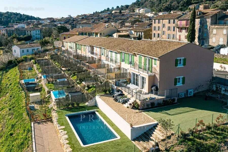 Maison à LA GARDE-FREINET