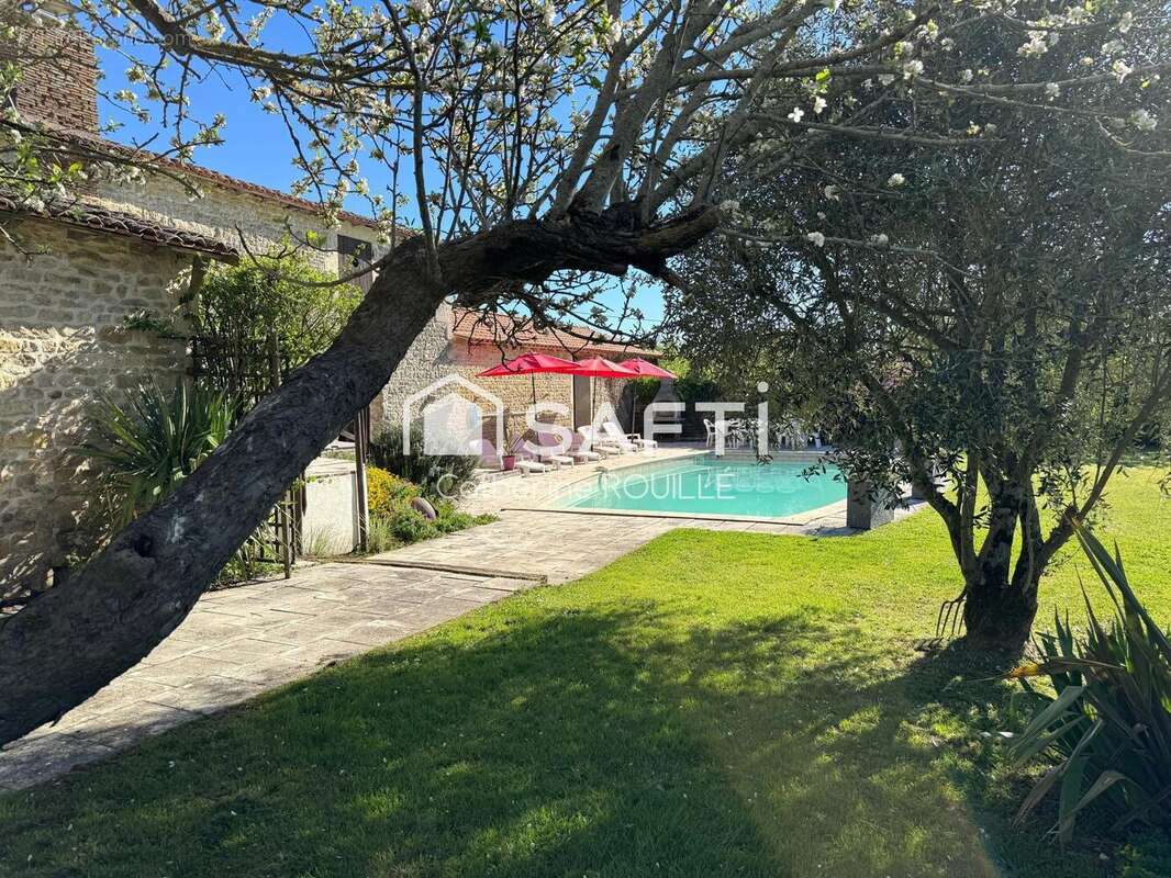 Photo 2 - Maison à SAINT-CHRISTOPHE-SUR-ROC