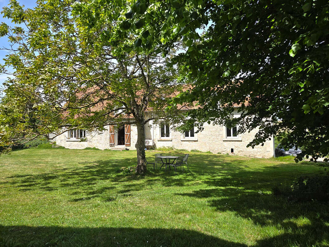 Maison à LUCAY-LE-MALE