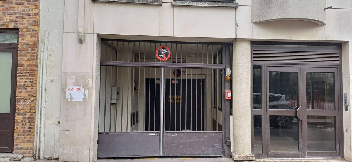Parking à PARIS-20E