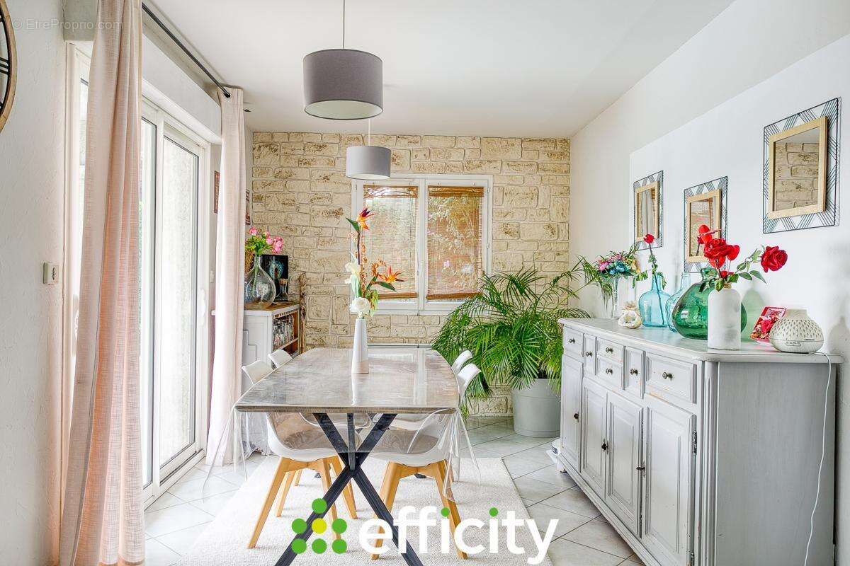 Maison à AUBERIVES-SUR-VAREZE