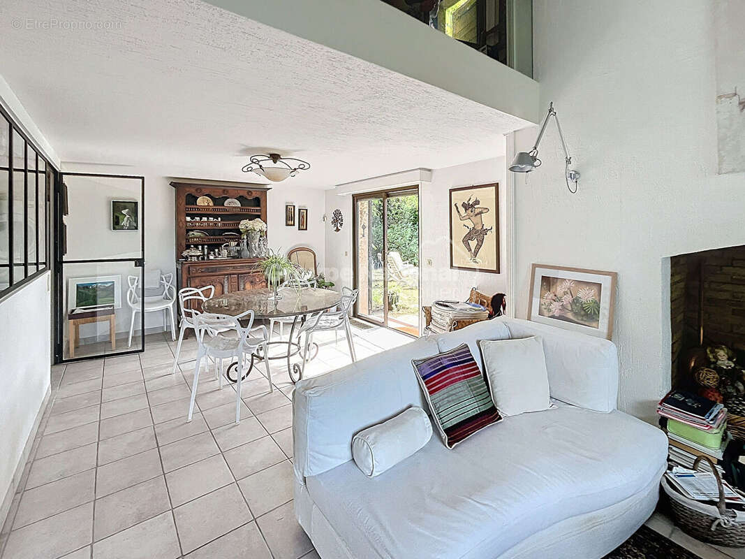 Maison à MOUGINS