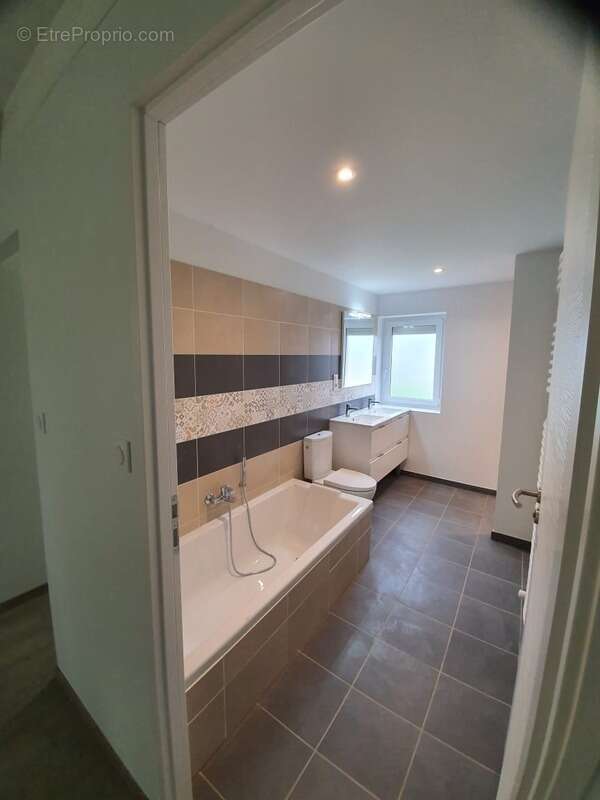 Maison à NEGREPELISSE