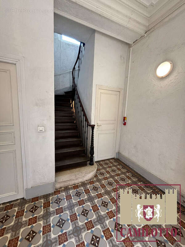 Immeuble de trois appartements à Nogent Le Roi - photo 3