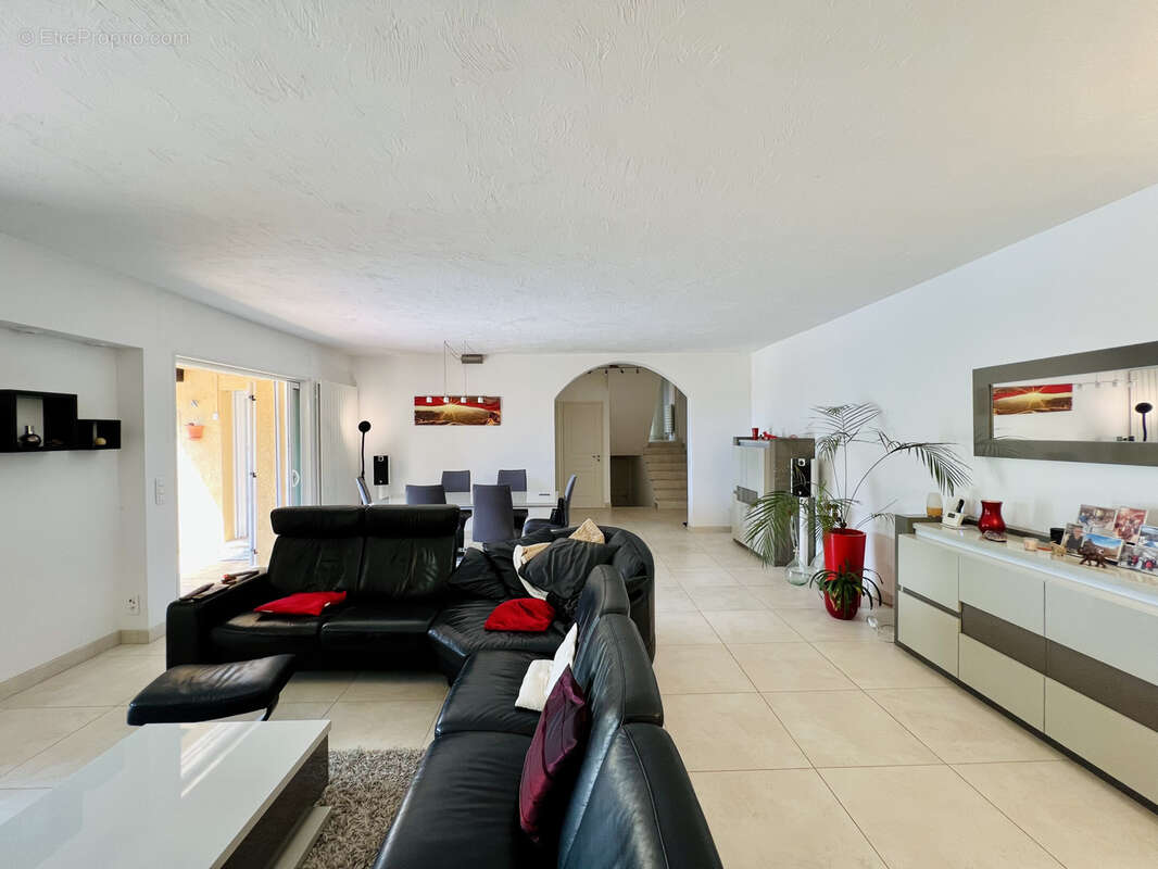 Maison à SAINT-LAURENT-DU-VAR