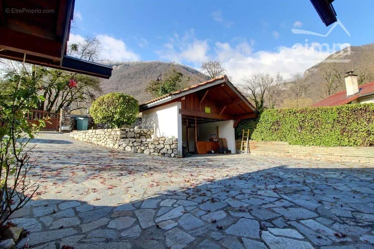 Maison à SAINT-VINCENT-DE-MERCUZE