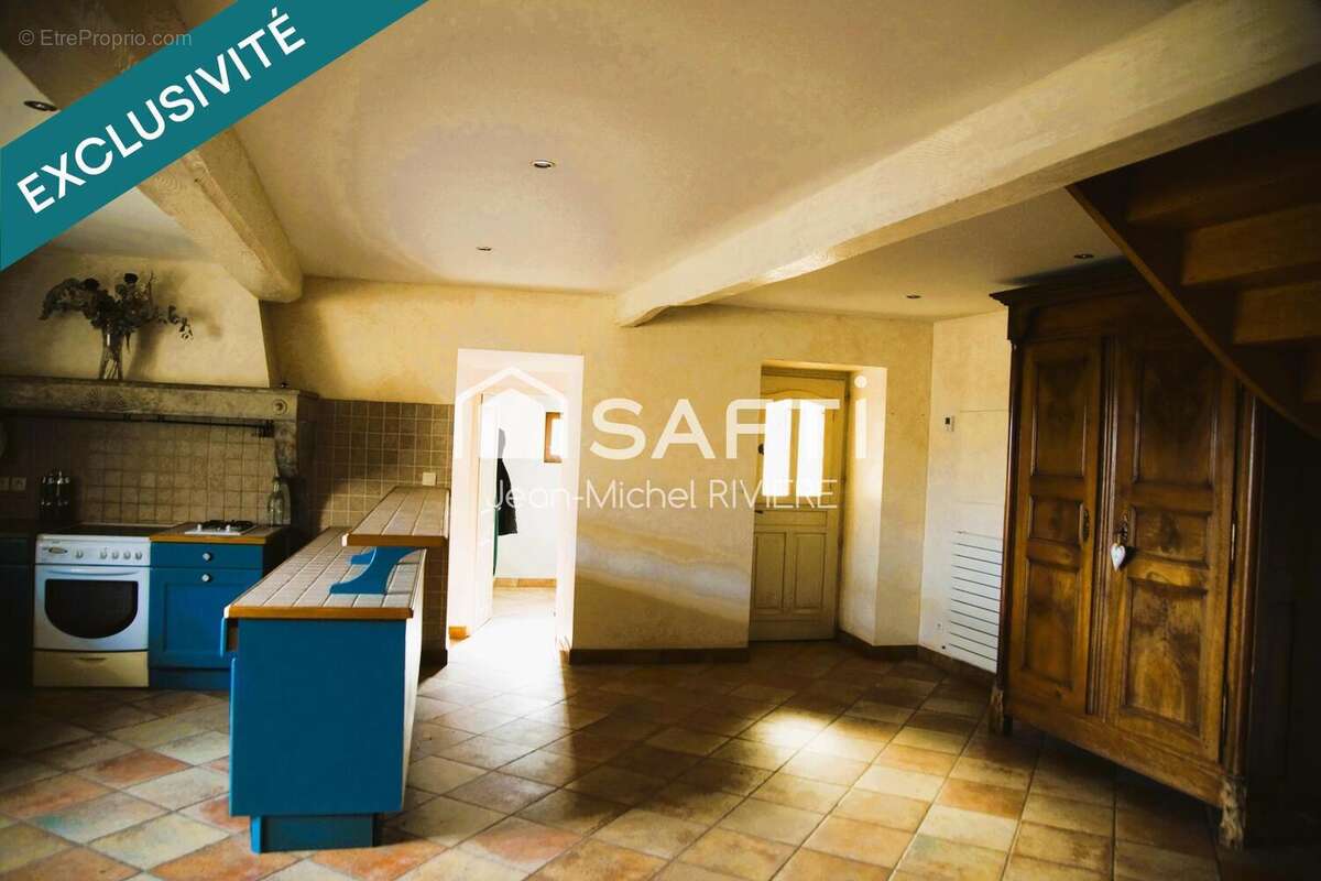 Maison 270 m² à Yzeron  - photo 8