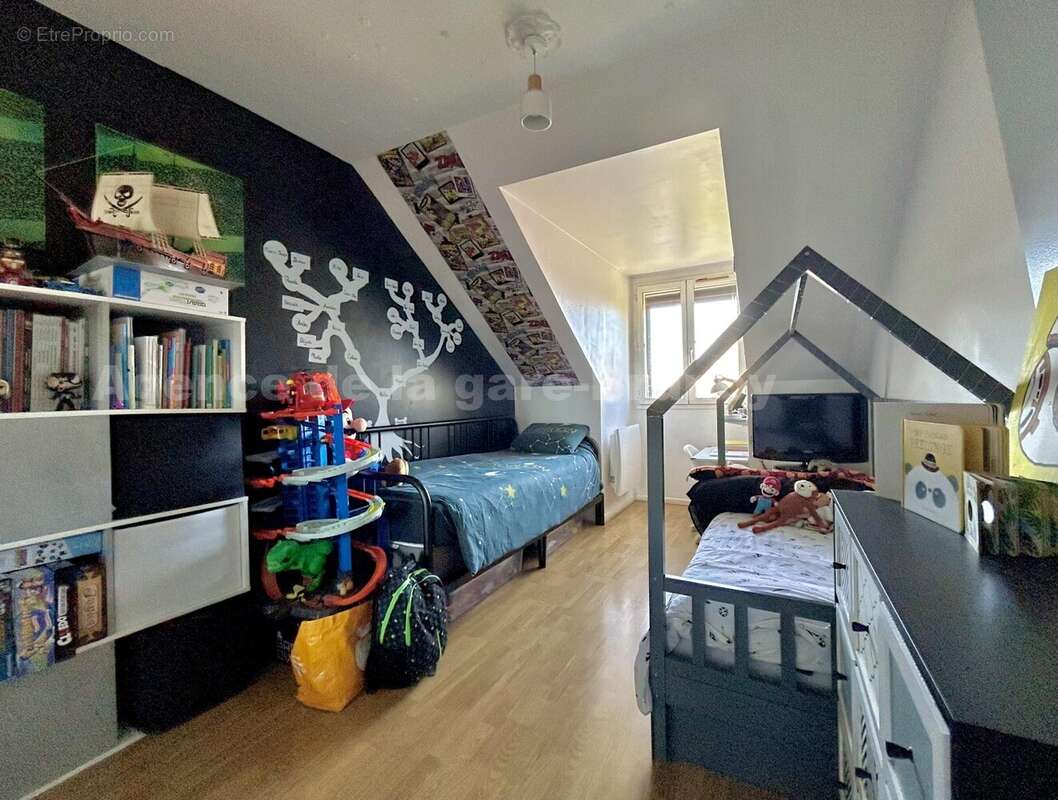 IMG_8655 - Commerce à BOUSSY-SAINT-ANTOINE