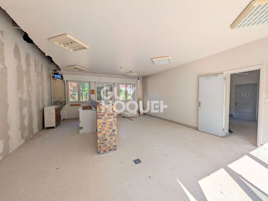 SURFACE BRUTE (LOT1) - A AMENAGER RDC 70 m² avec jardin et terrasse privatifs - photo 3