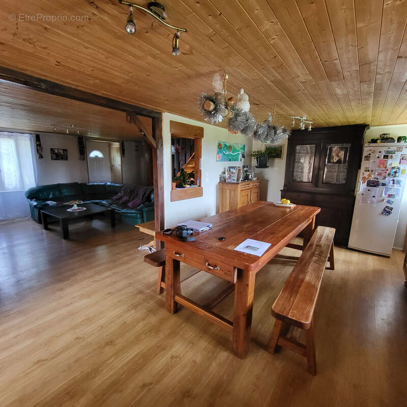 Maison à RIOM-ES-MONTAGNES