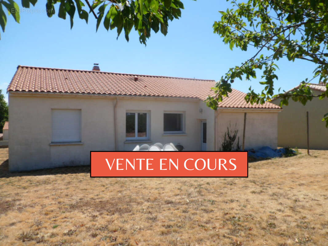 Maison à SAINT-MICHEL-MONT-MERCURE