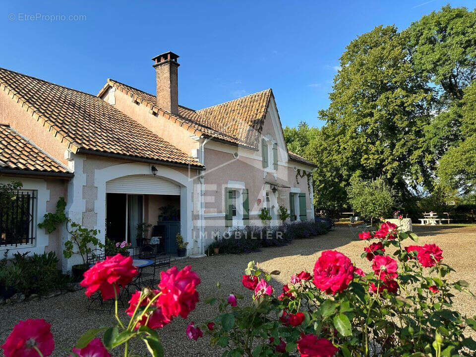 Maison à SAINT-MARTIAL-D'ARTENSET