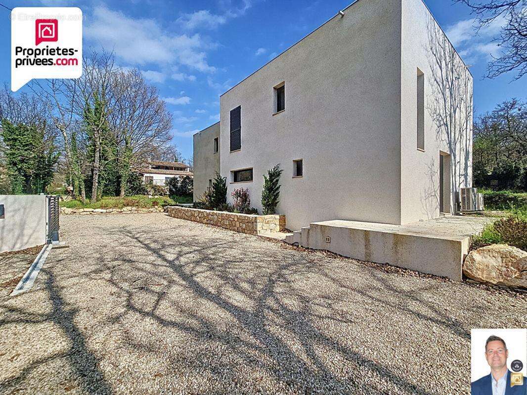Maison à SAINT-CEZAIRE-SUR-SIAGNE