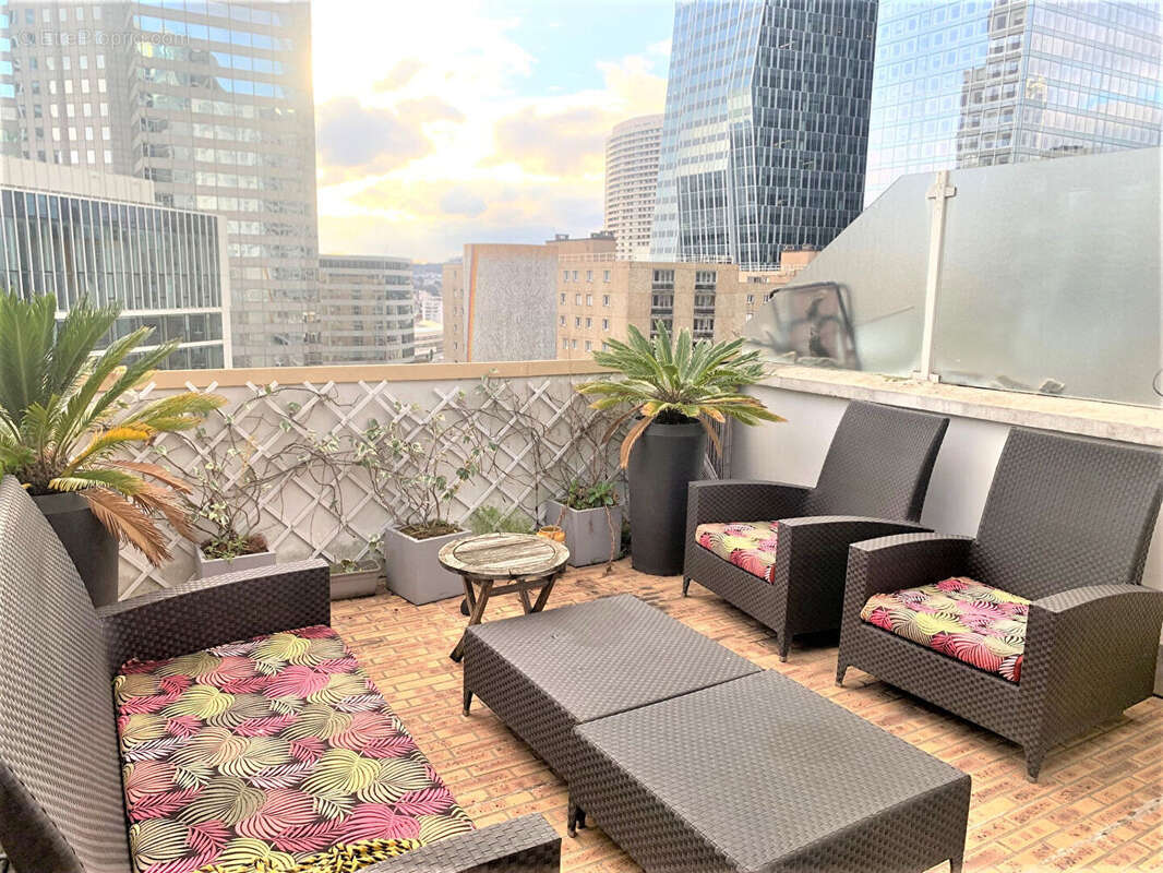 Appartement à COURBEVOIE