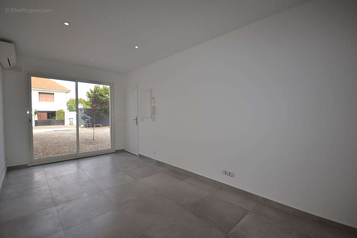 Appartement à LES CLAYES-SOUS-BOIS