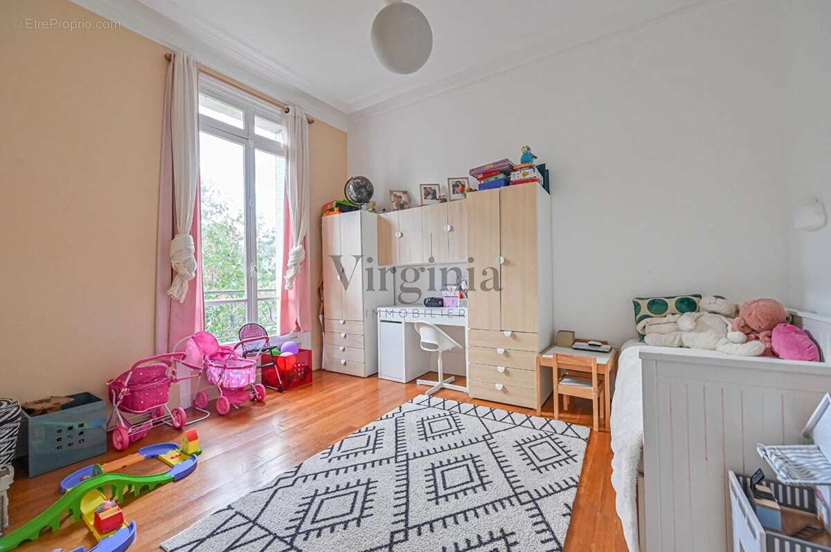 Appartement à CHARENTON-LE-PONT